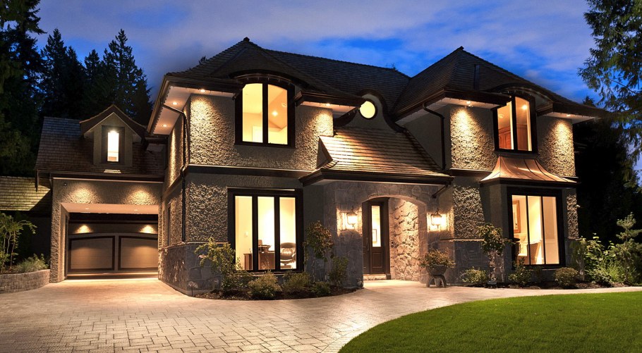 Большой красивый дом