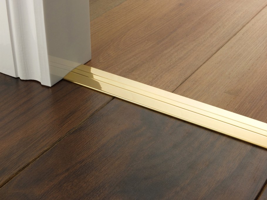 Порожек дверной