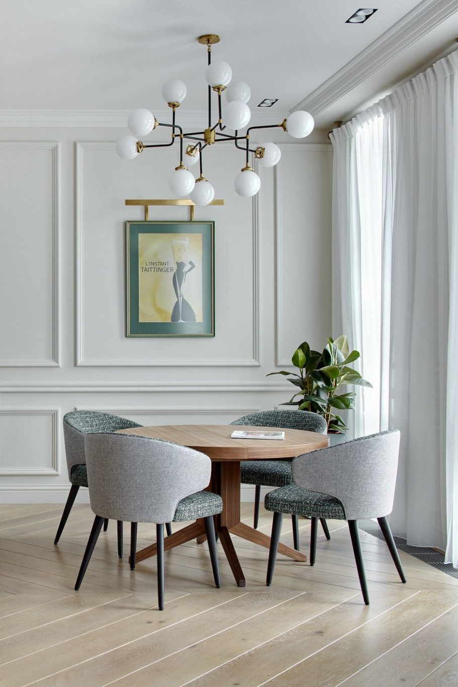 Молдинги в интерьере кухни