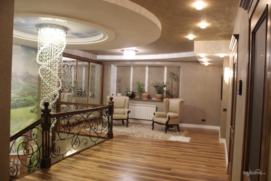 Холл 2 этажа в частном доме