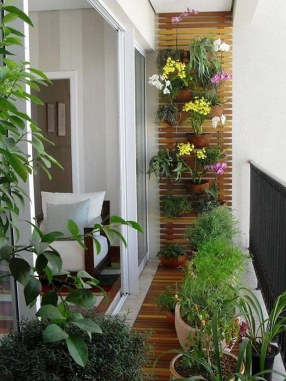 Зеленый Оазис на балконе