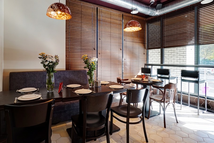 Деревянная стена в кафе