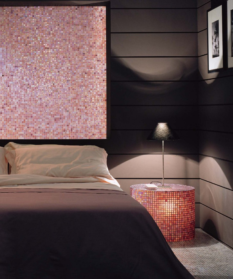 Мозаичная плитка в спальне