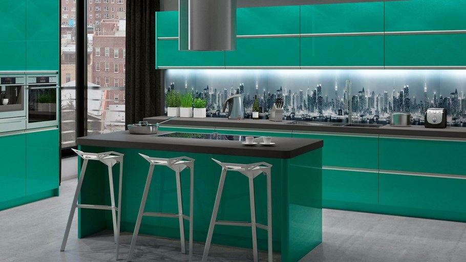 Кухня со стеклянными фасадами