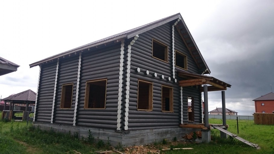 Сруб серого цвета