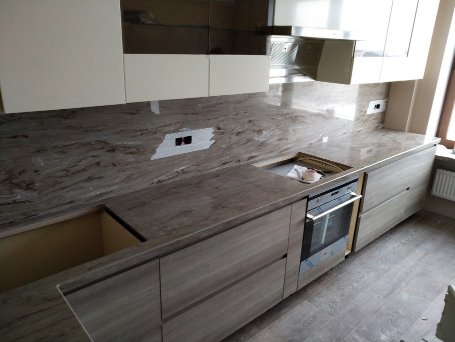 Мрамор Brown Marquina