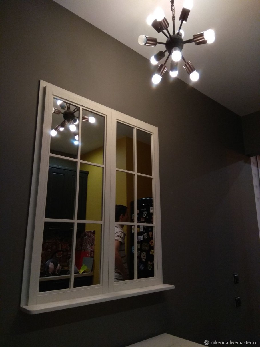 Зеркальная имитация окна