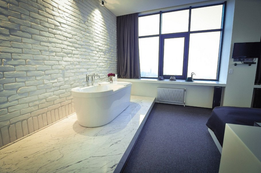 Декоративный кирпич в ванной комнате