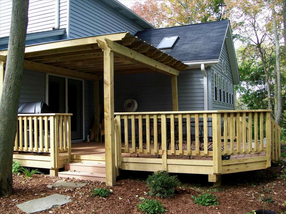 Открытая веранда с крыльцом