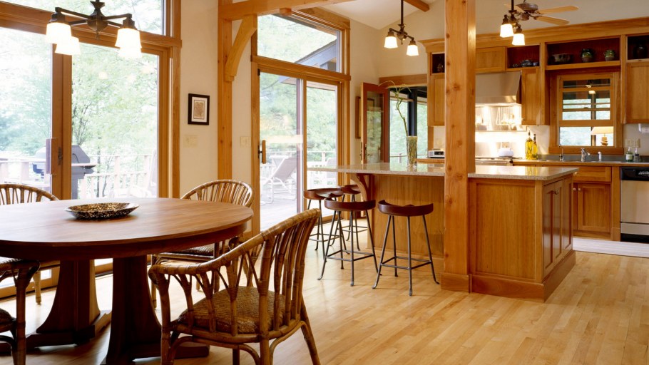 Кухня гостиная с колоннами