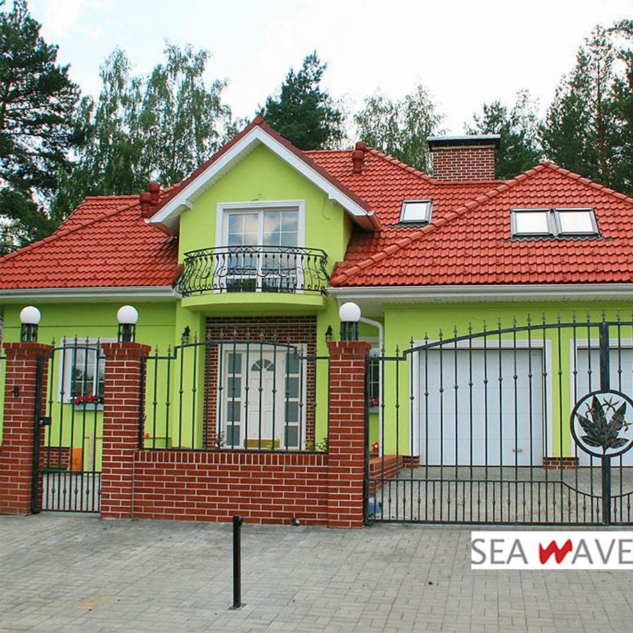 Зеленый дом с красной крышей