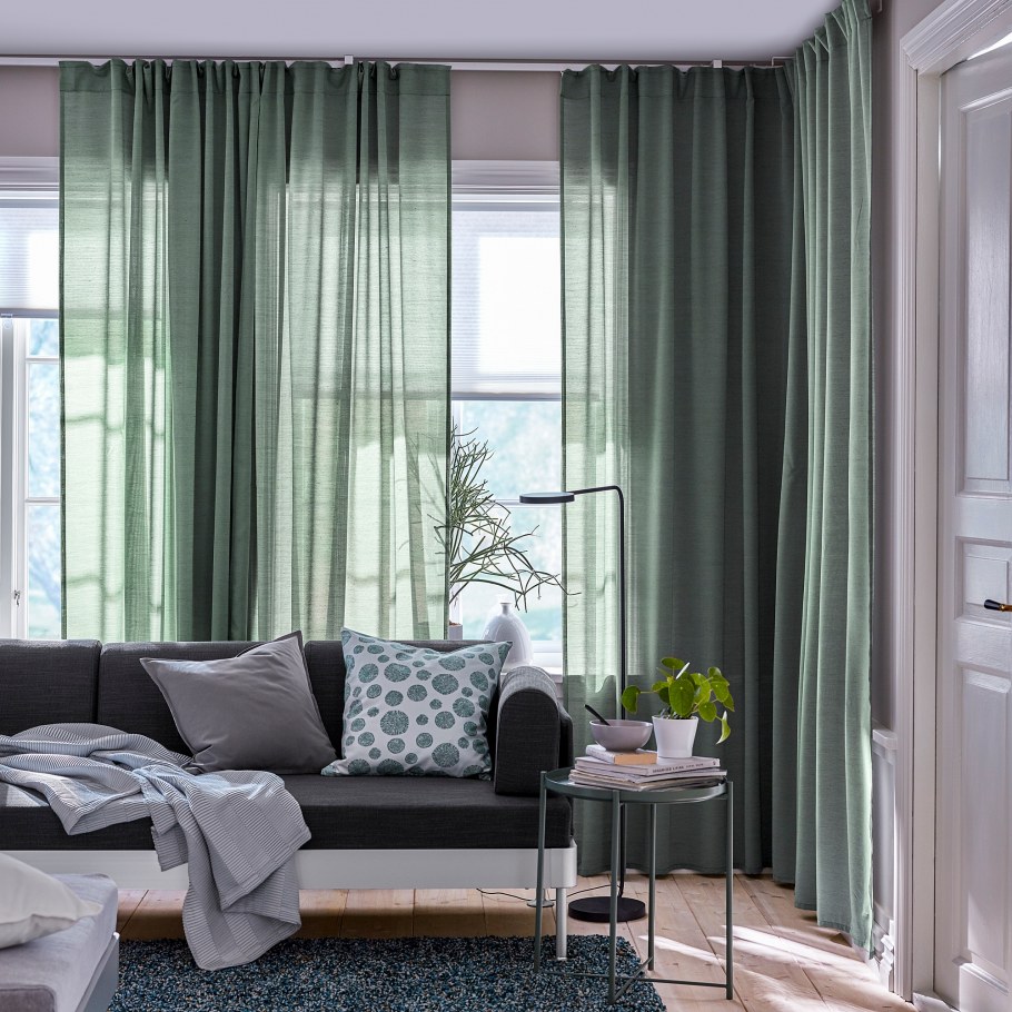 Гостиная с фиолетовыми акцентами