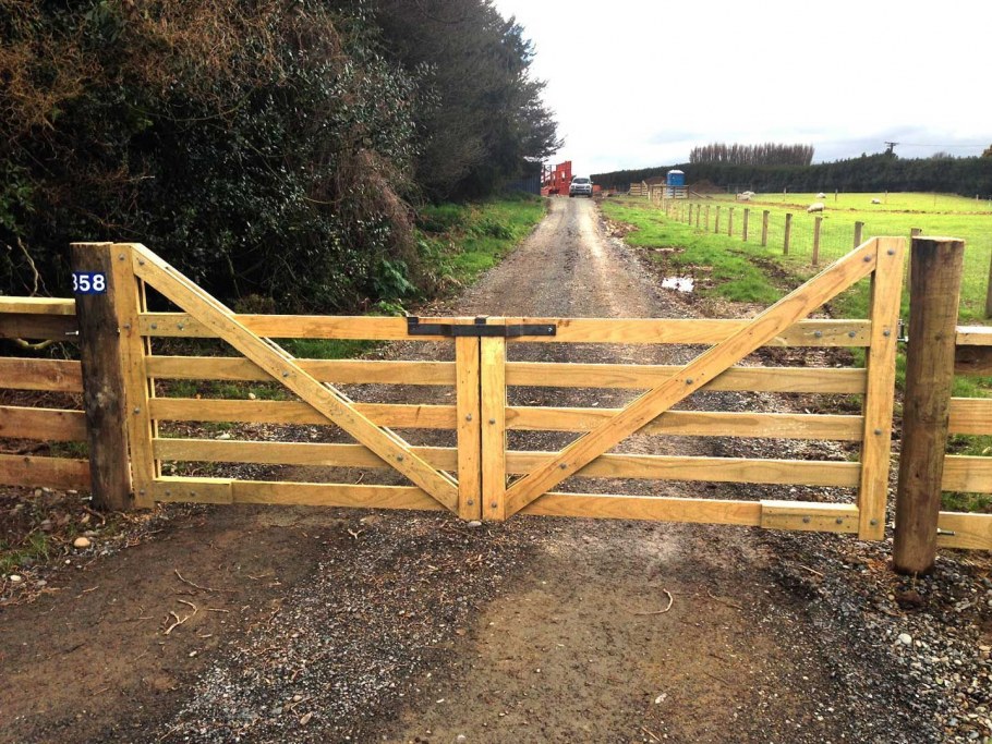 Забор ранчо из горбыля