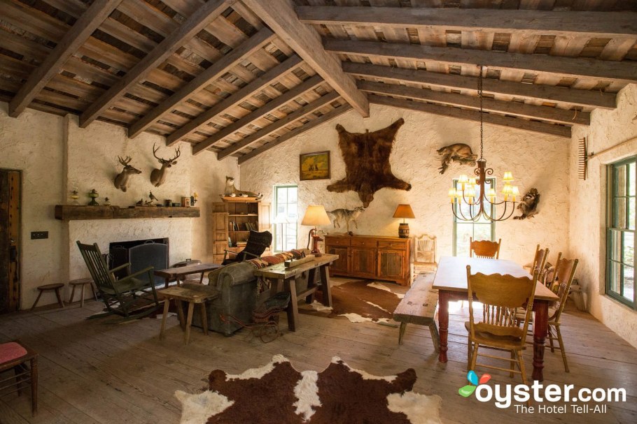 Отель Brush Creek Ranch интерьер