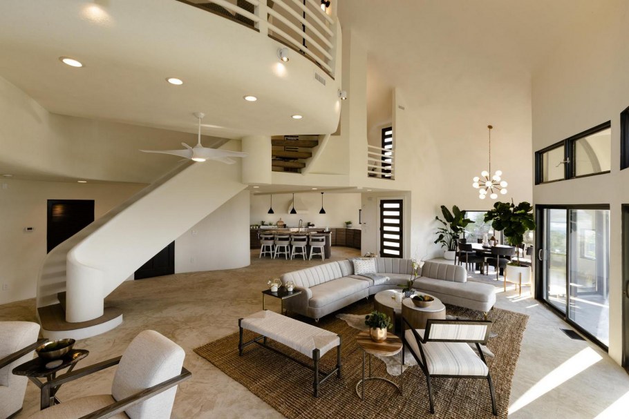 Интерьер с множеством предметов