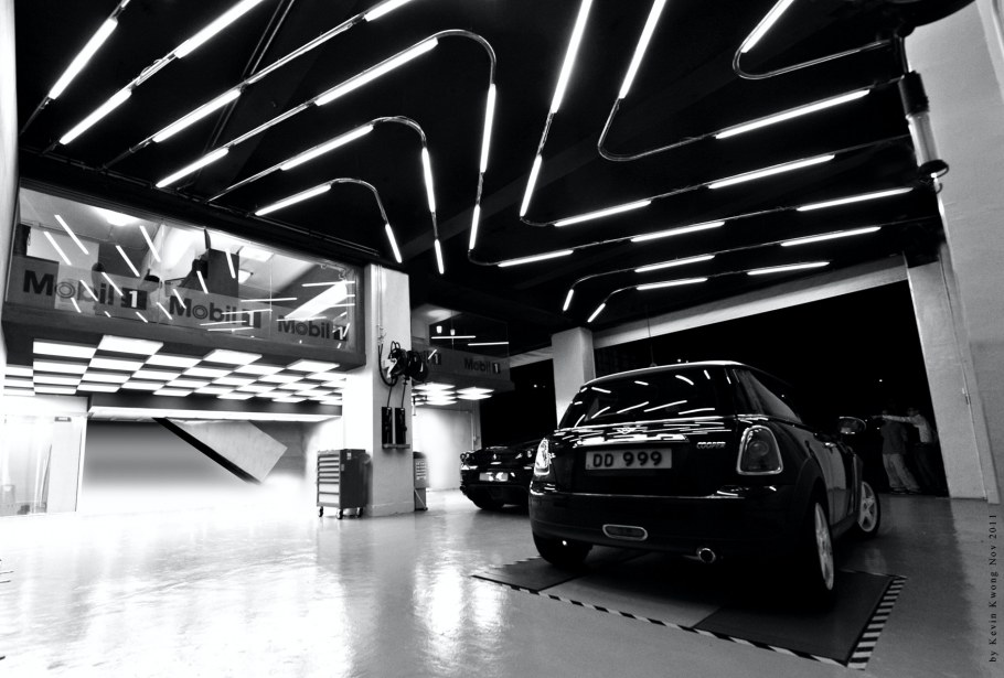 Необычный интерьер гаража