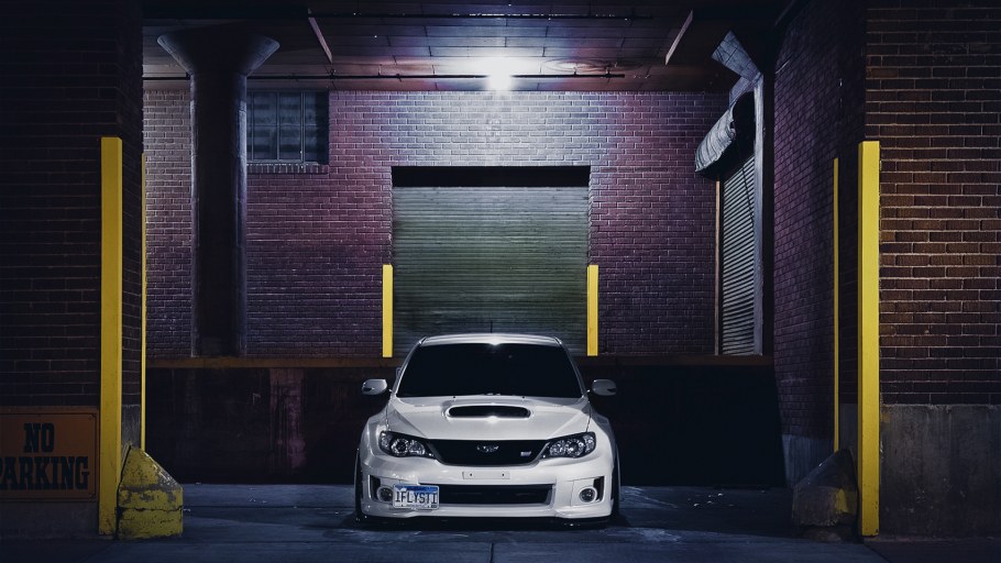 Subaru Impreza WRX STI В гараже пыльная