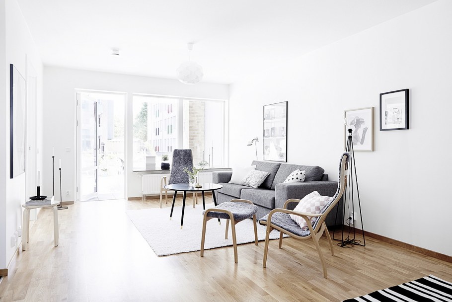 Серый диван в скандинавском стиле