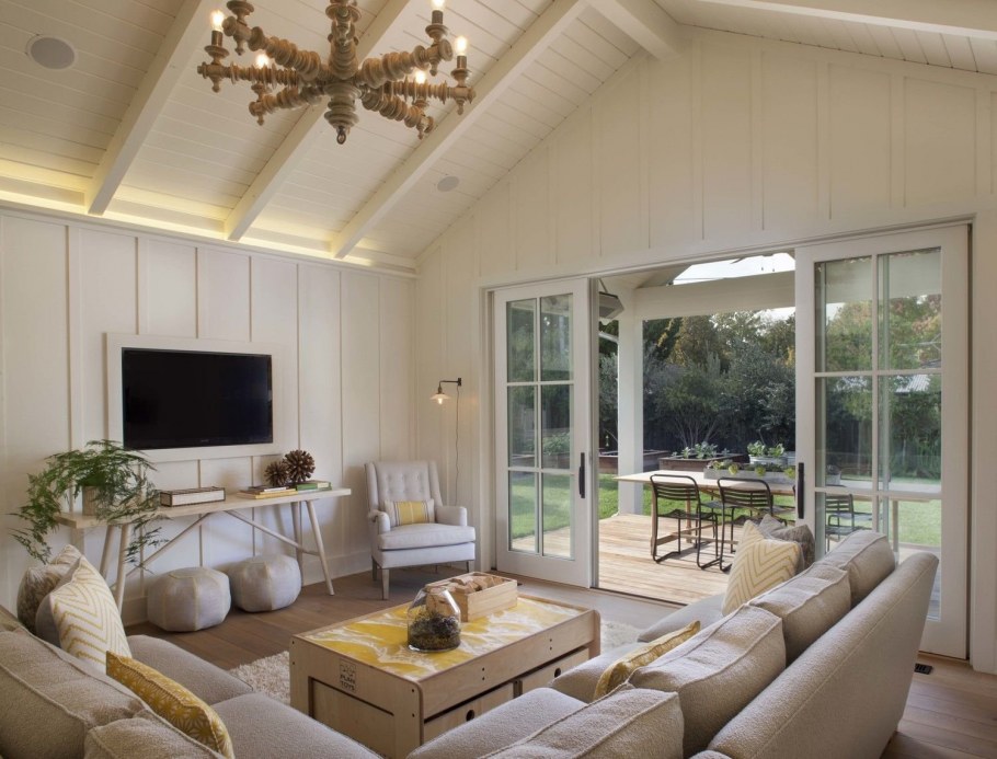 Красивые гостиные в загородном доме