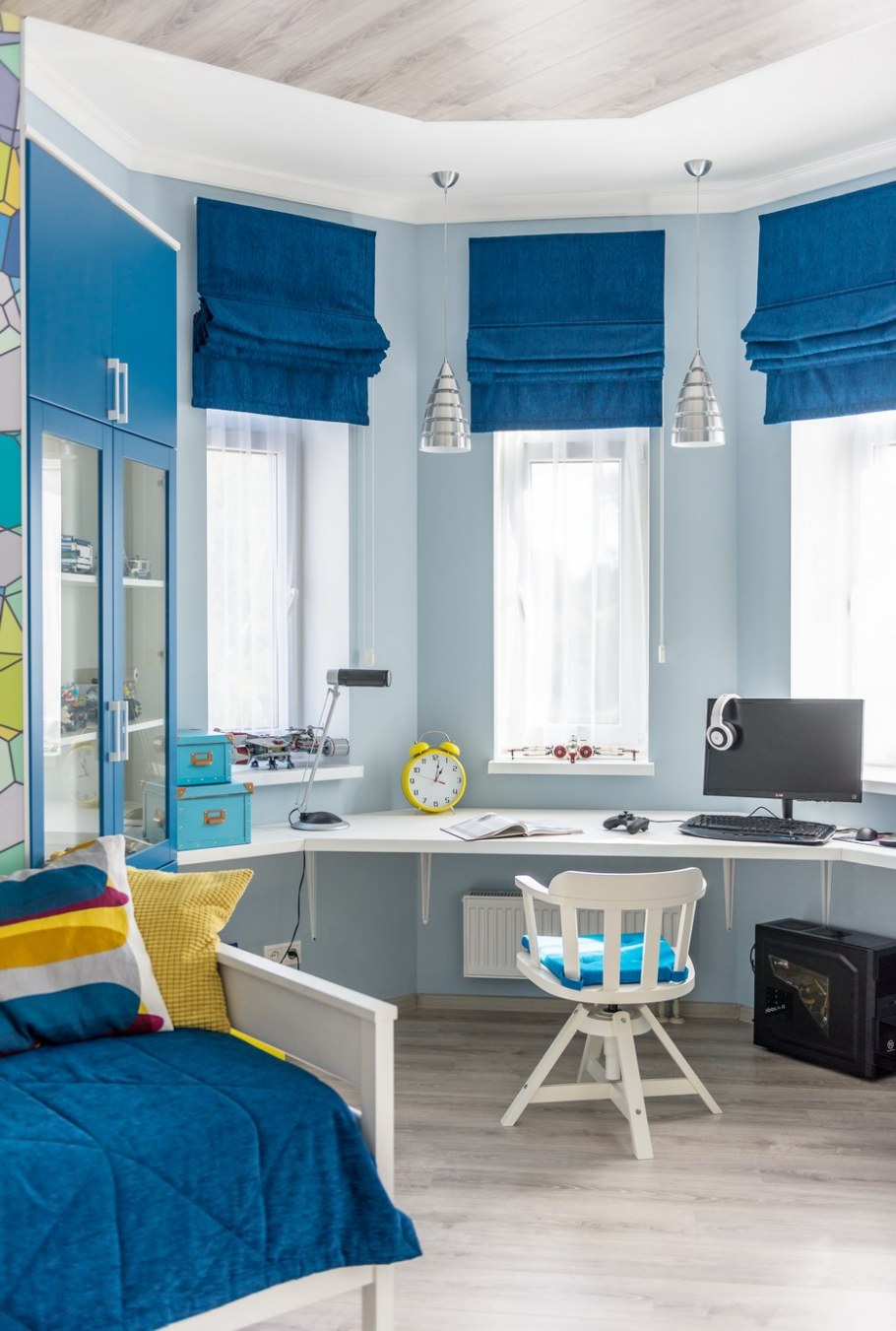 Письменный стол в эркере