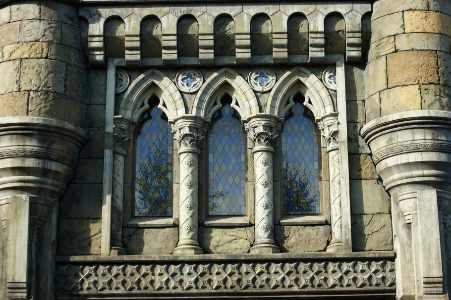 Замок Гарибальди витражи