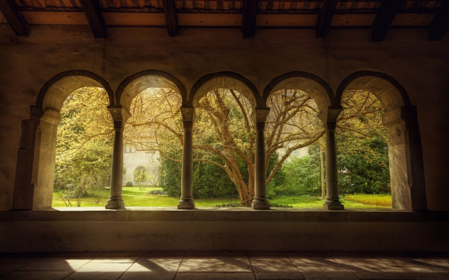 Старинные арочные окна