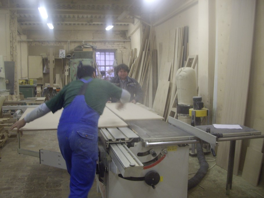 Станочник мебельного производства