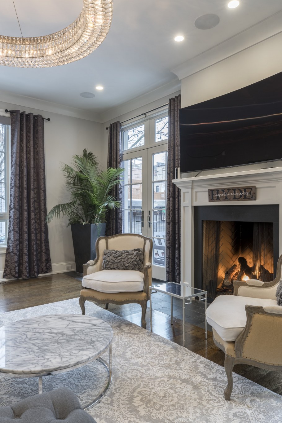 Гостиная с камином