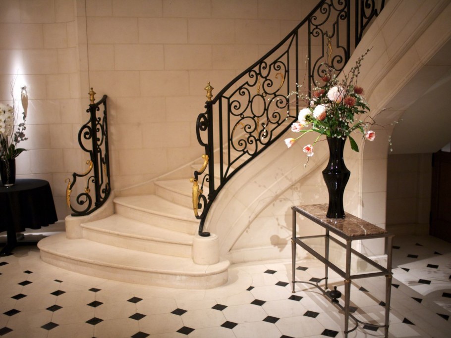 Лестница из мрамора
