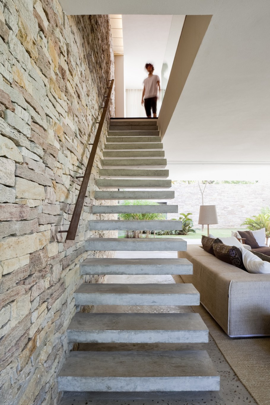 Воздушные ступеньки в доме