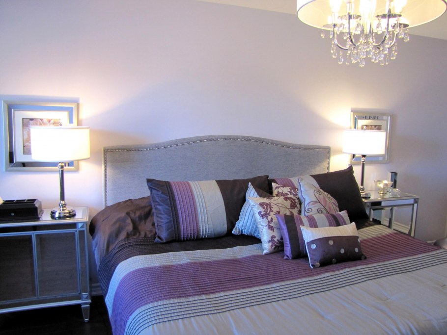 Серо лиловый цвет стен