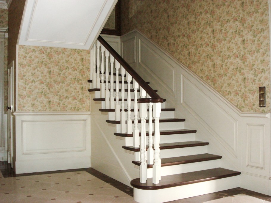 Стеновые панели на лестнице