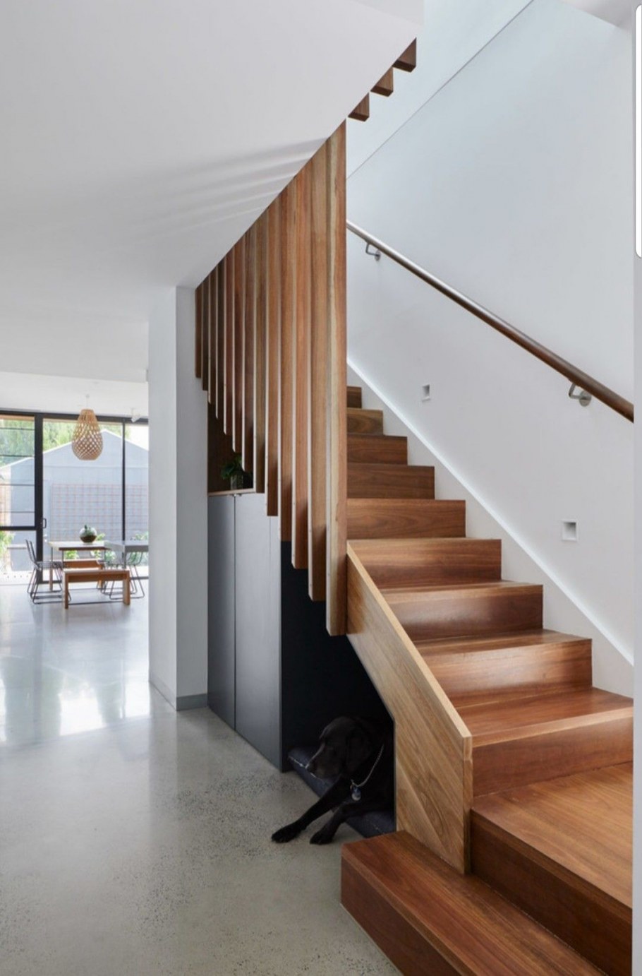 Современная деревянная лестница