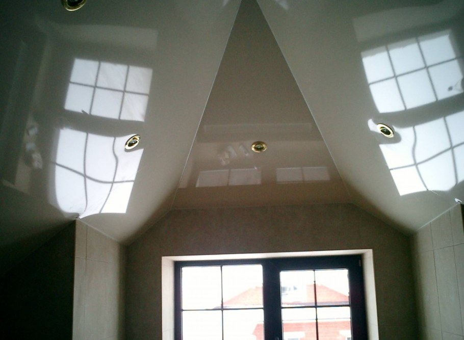 Мансардные натяжные потолки