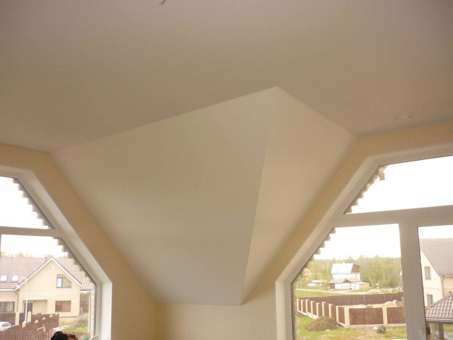 Мансардные натяжные потолки
