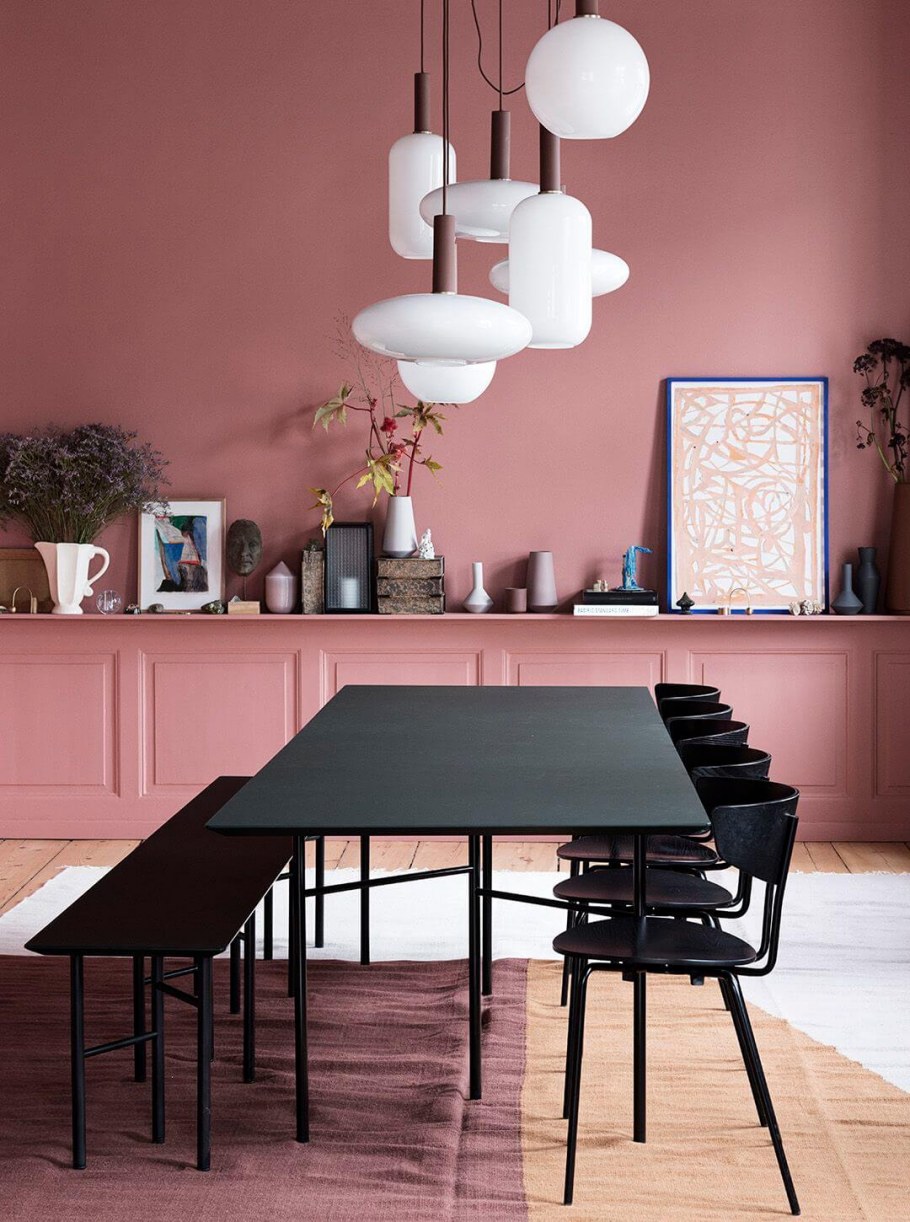 Пыльно розовые стены в интерьере кухни