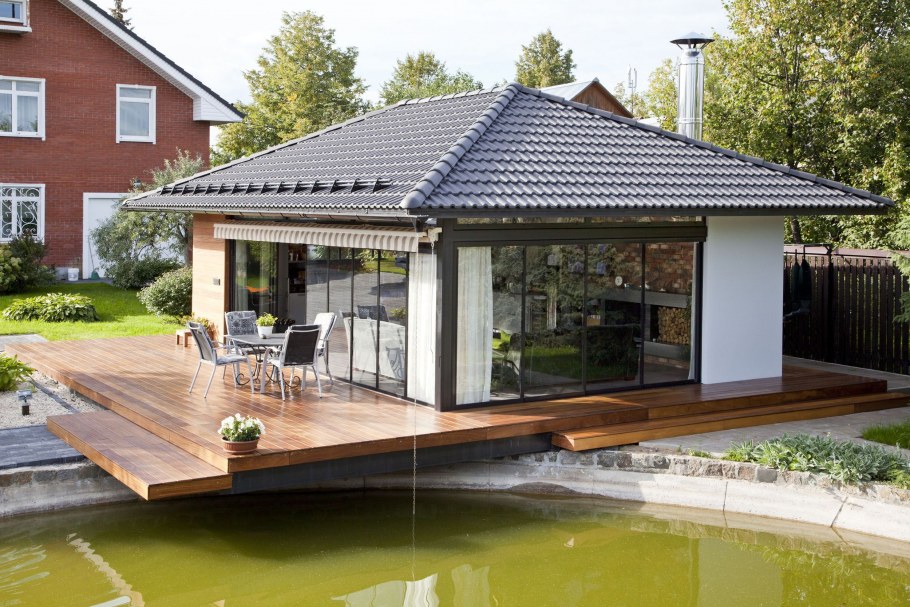 Беседка спонорамными окнами