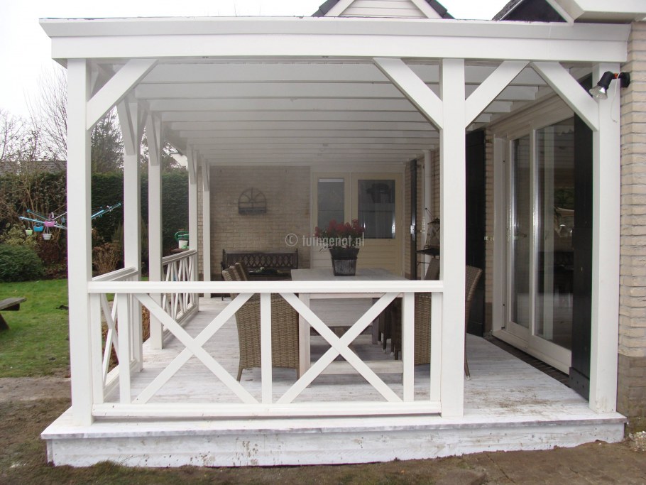 Веранда пергола в белом цвете
