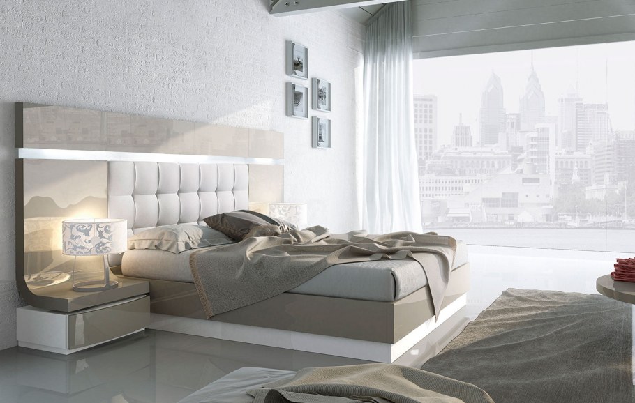 Кровать с подсветкой в изголовье