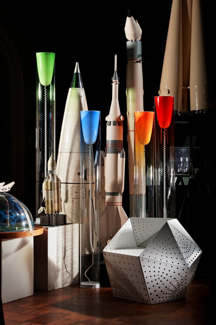 Светильники в стиле футуризм