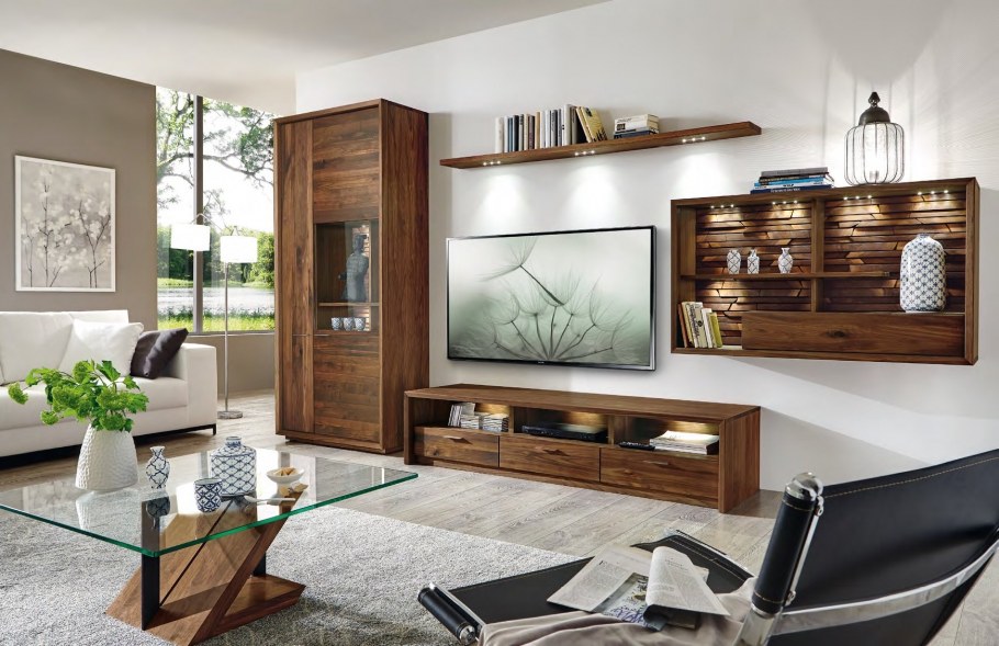 Гостиная из дерева в современном стиле