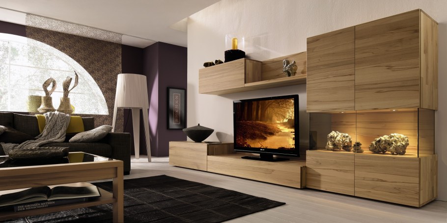 Деревянная стенка в гостиную