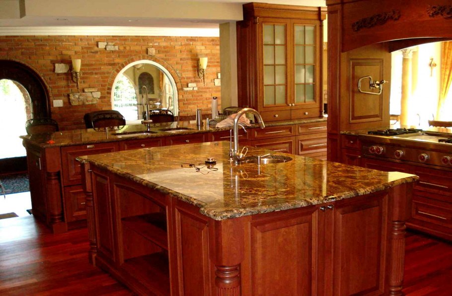 Столешница из натурального камня для кухни