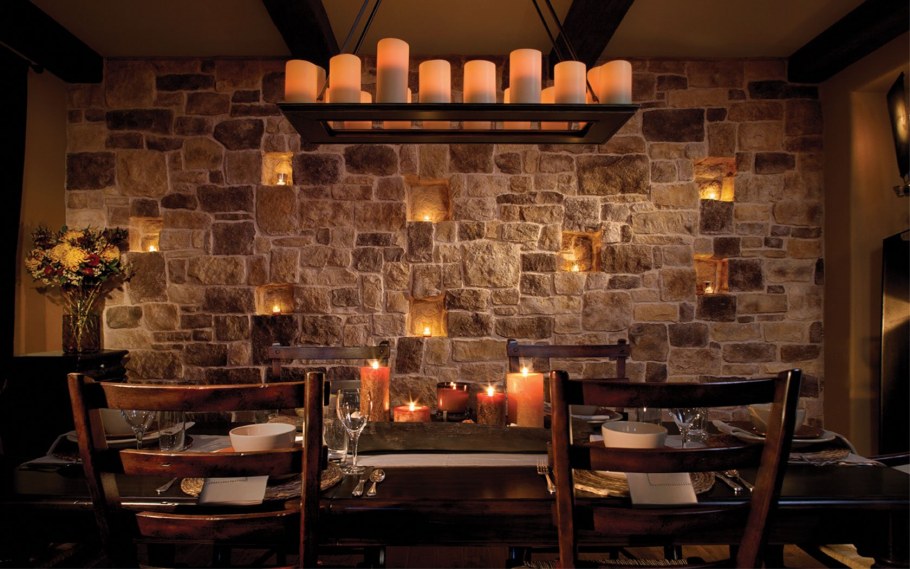 Дикий камень в интерьере