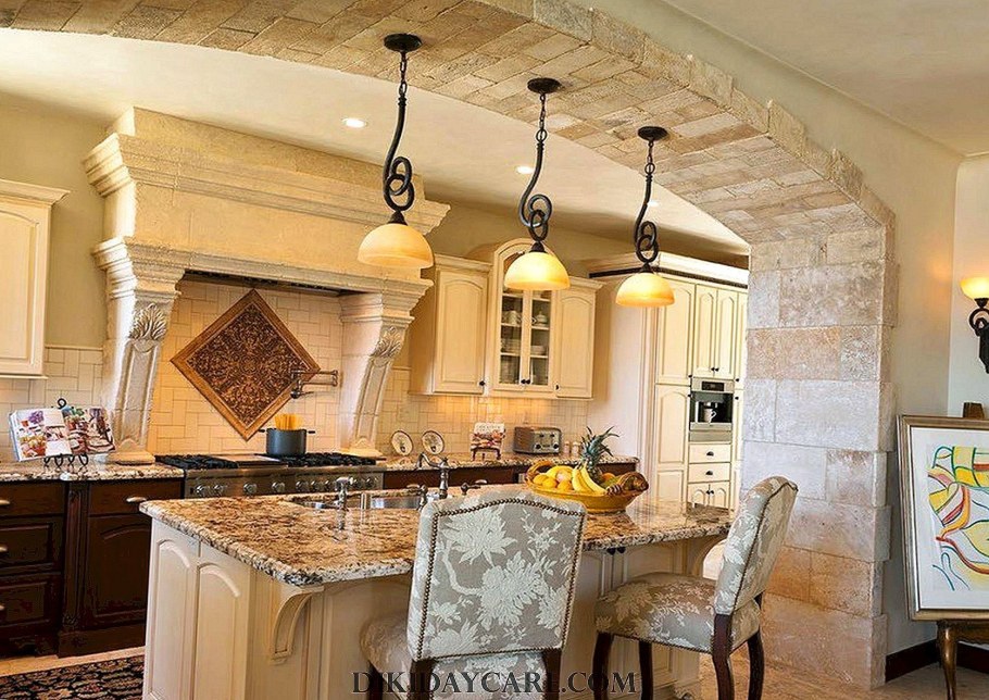 Отделка кухни натуральным камнем