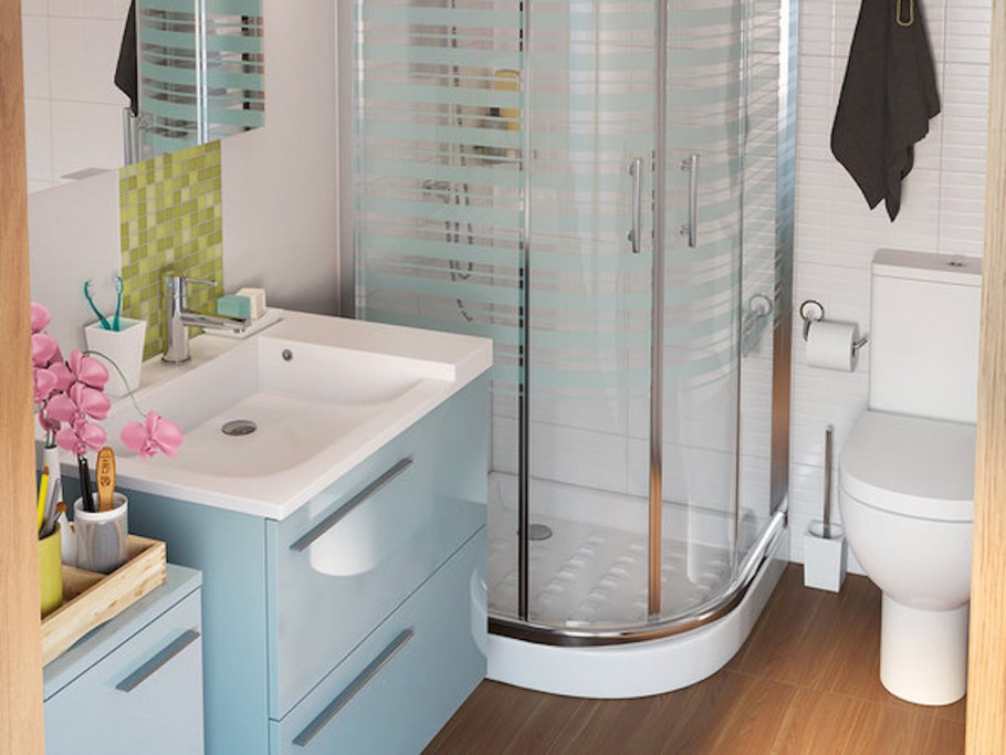 Душевой уголок в очень маленькой ванной