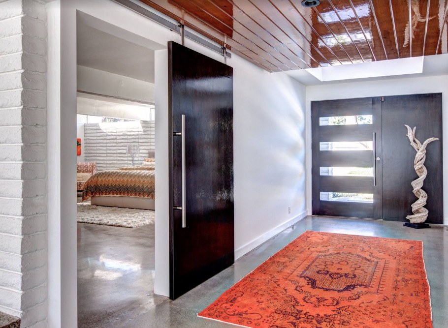 Стеклянная прихожая в частном доме