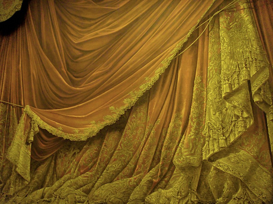 Театральный занавес