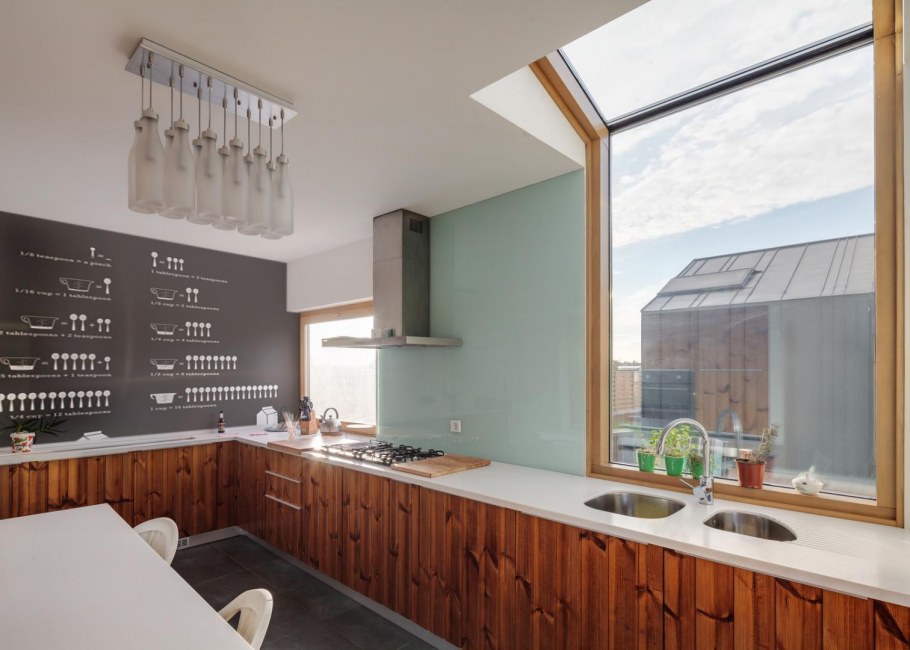 Необычная отделка стен на кухне