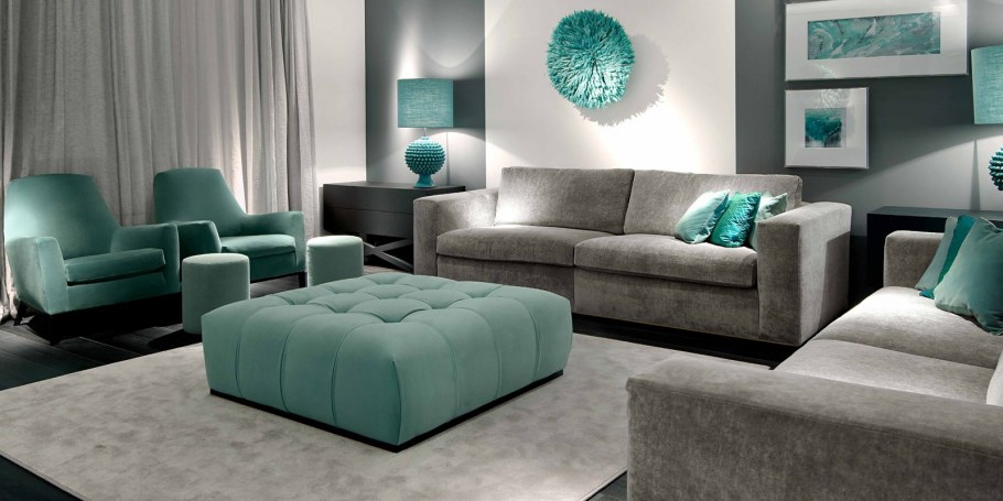 Гостиная с бирюзовым диваном